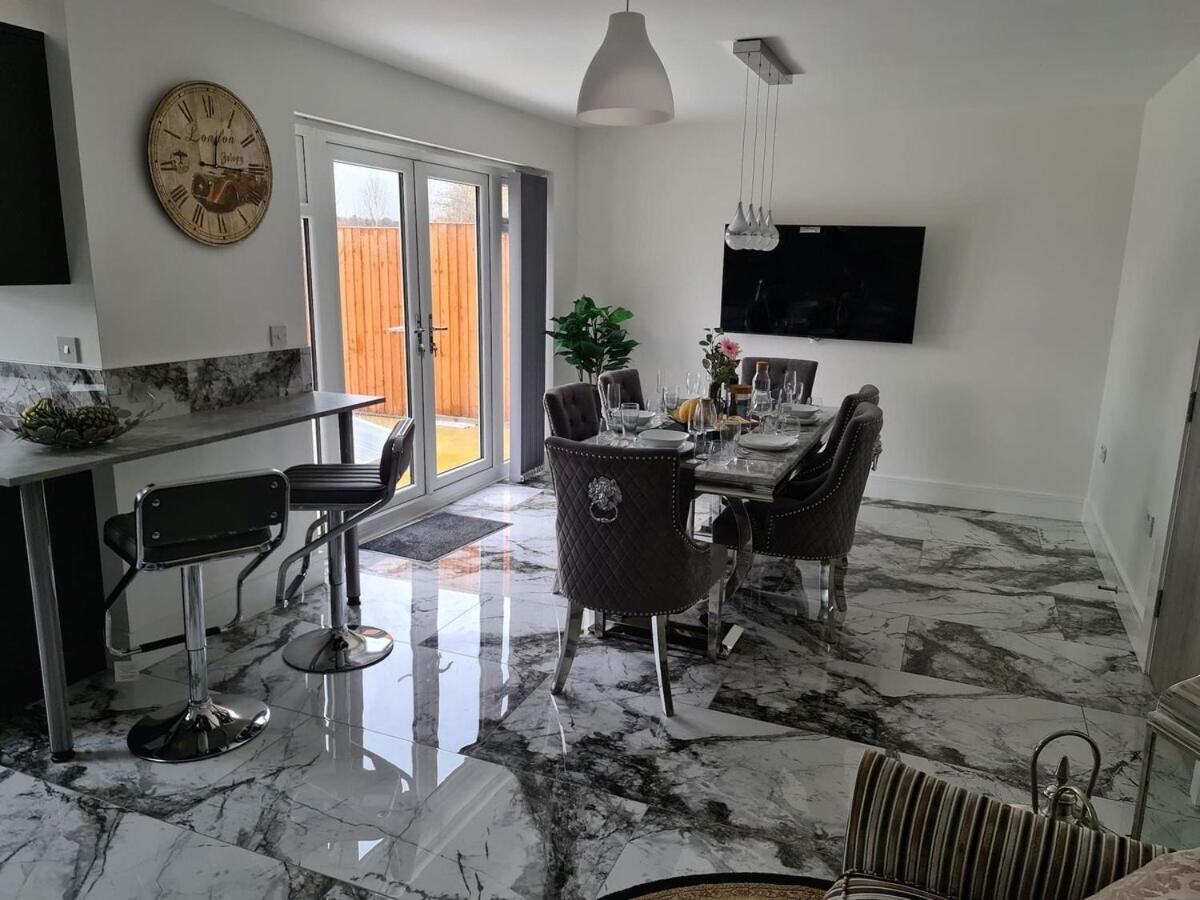Sav 5 Bed Luxury Detached House In Leicester Humberstone Quarto foto